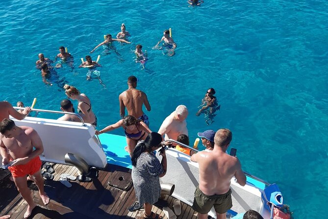 90-Minutes Glass Bottom Trip With Quick Dip - A short boat trip with three clear aims