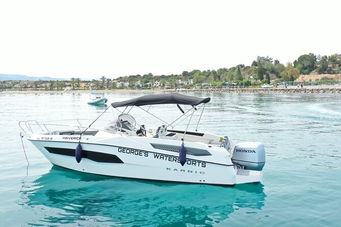 Exclusive line 225hp, self drive boat Karnic SL701 8.0m - Who will enjoy this boat rental most