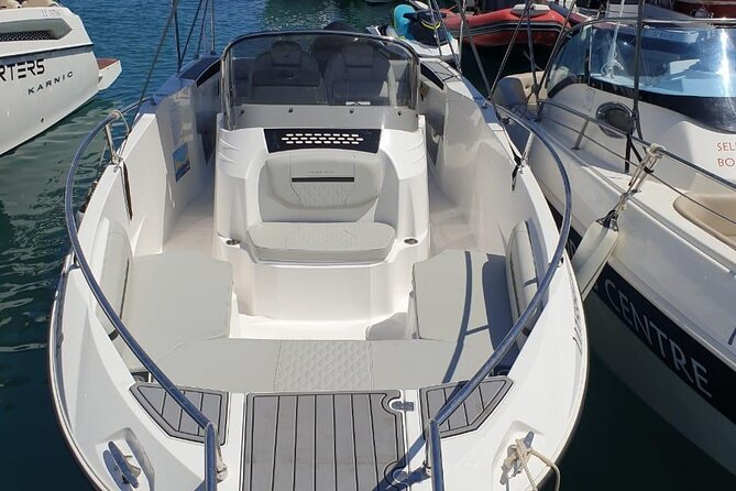Luxury Karnic SL701 Boat with driver to Blue Lagoon & more - Why the onboard extras matter