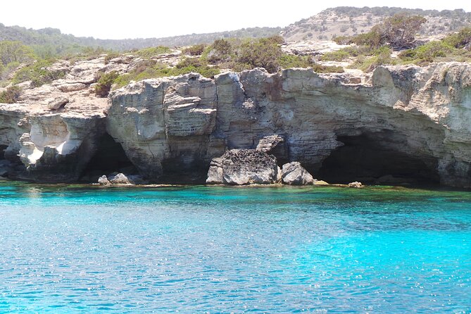 Luxury Karnic SL701 Boat with driver to Blue Lagoon & more - Four hours or nine hours: choosing the right length