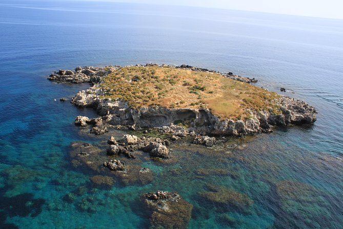 Luxury Marinello 26 speedboat with driver to Blue Lagoon & more.. - Secret Beach and its cave passage