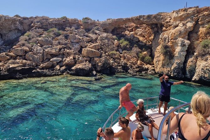 Medusa Cruises: 4-Hour Turtle Chill-Out Cruise / Lunch – Protaras - How the crew affects the experience