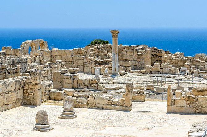 Pafos and Kourion Coach Excursion in Italian - Kourion: your strongest guided stop