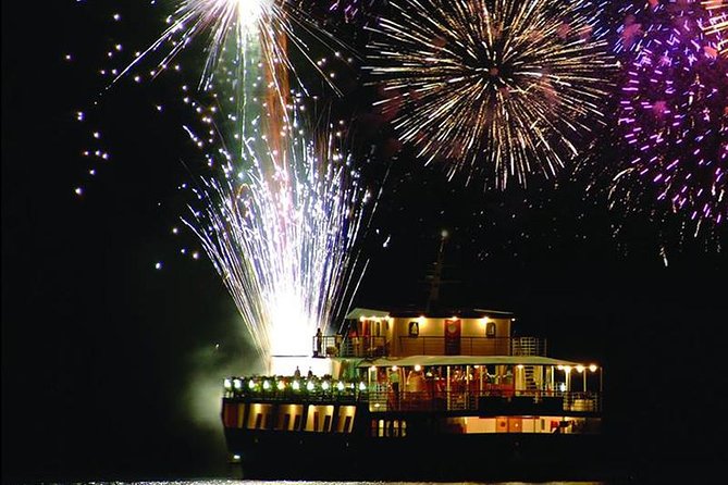 Wave Dancer Fireworks Night Cruise - Dinner: a fresh buffet with plenty of choice