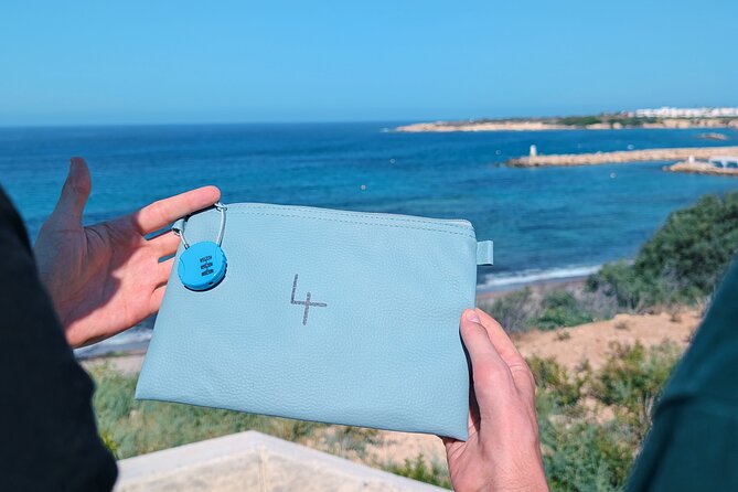 XploreMe! - Coral Bay Scavenger Hunt Outdoor Activity - Who will enjoy this most?